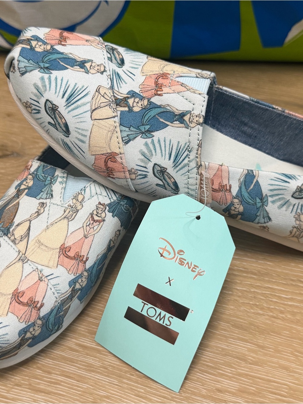 NEW Disney x TOMS Cinderella Classic Canvas Shoes Women’s 7 NWT + Original Box